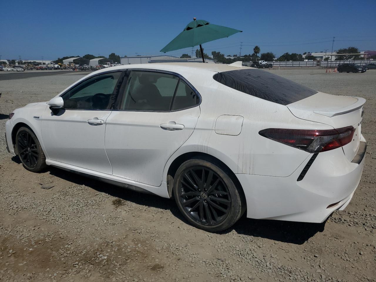 2021 Toyota Camry Se - Фото 2