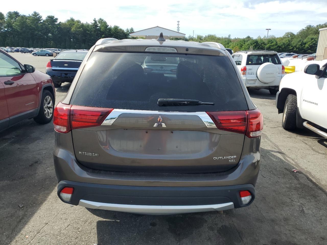 2017 Mitsubishi Outlander Se - Фото 6