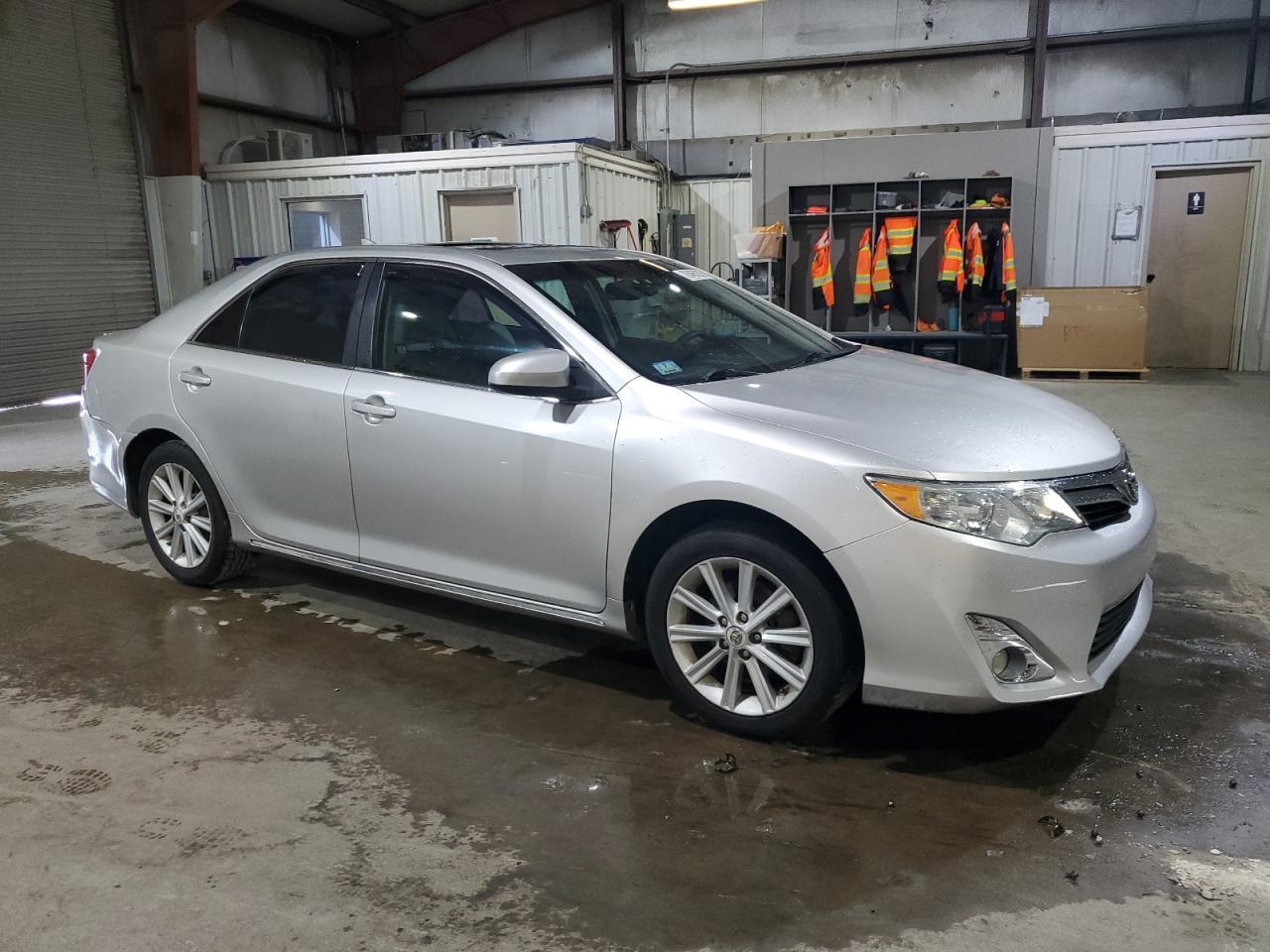 2012 Toyota Camry Xle V6 - Фото 4