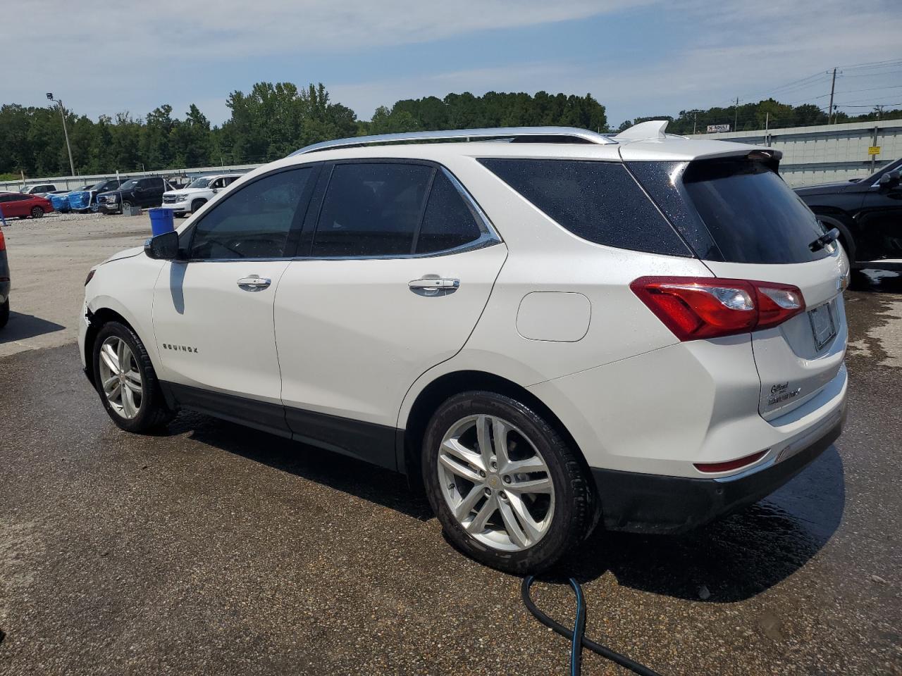 2018 Chevrolet Equinox Premier - Image 2