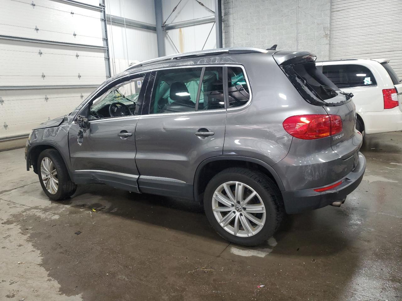 2015 Volkswagen Tiguan S - Image 2