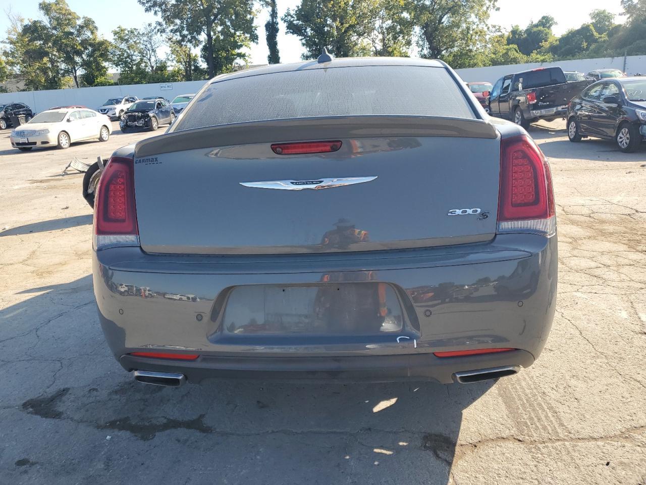 2017 Chrysler 300 S - Image 6