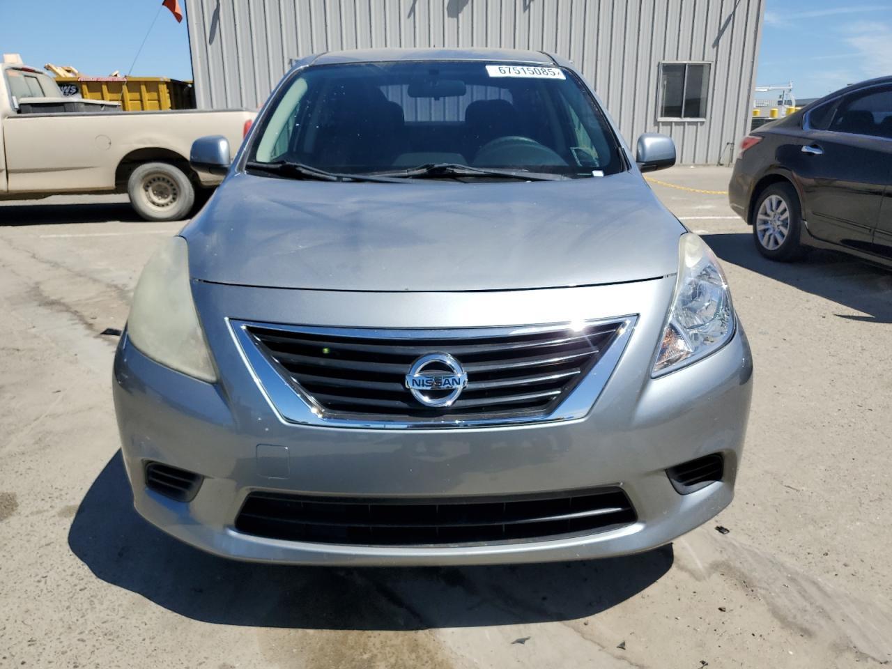 2014 Nissan Versa S - Фото 5