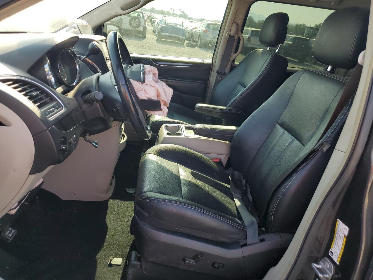 2015 Chrysler Town & Country Touring - Фото 7