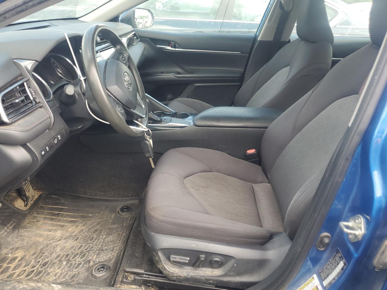 2020 Toyota Camry Le - Фото 7