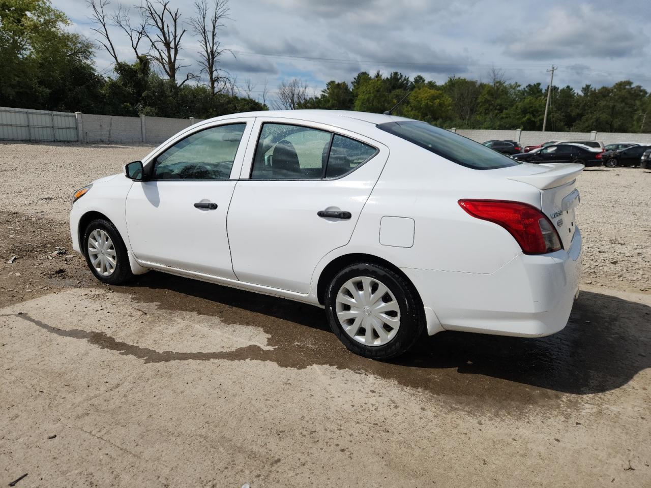 2017 Nissan Versa S - Фото 2