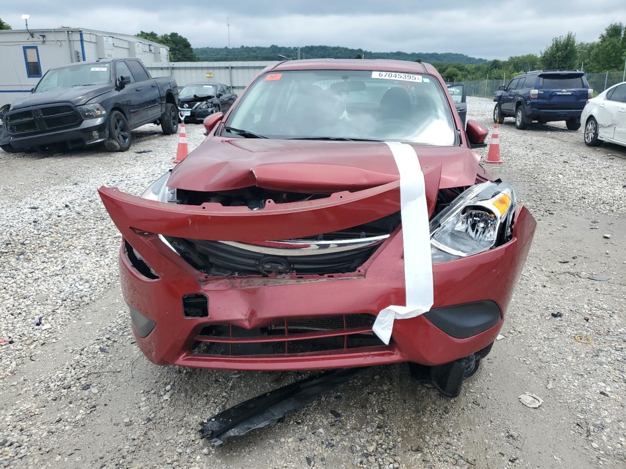 2017 Nissan Versa S - Фото 5