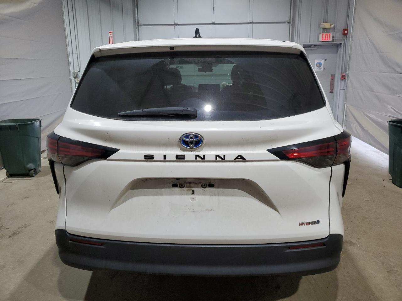 2022 Toyota Sienna Le - Фото 6