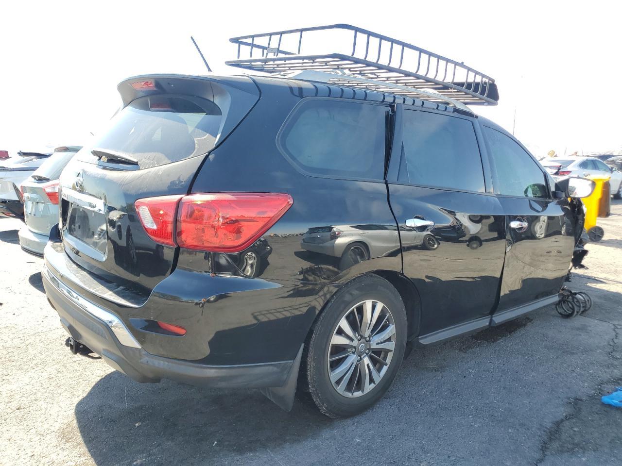 2018 Nissan Pathfinder S - Image 3