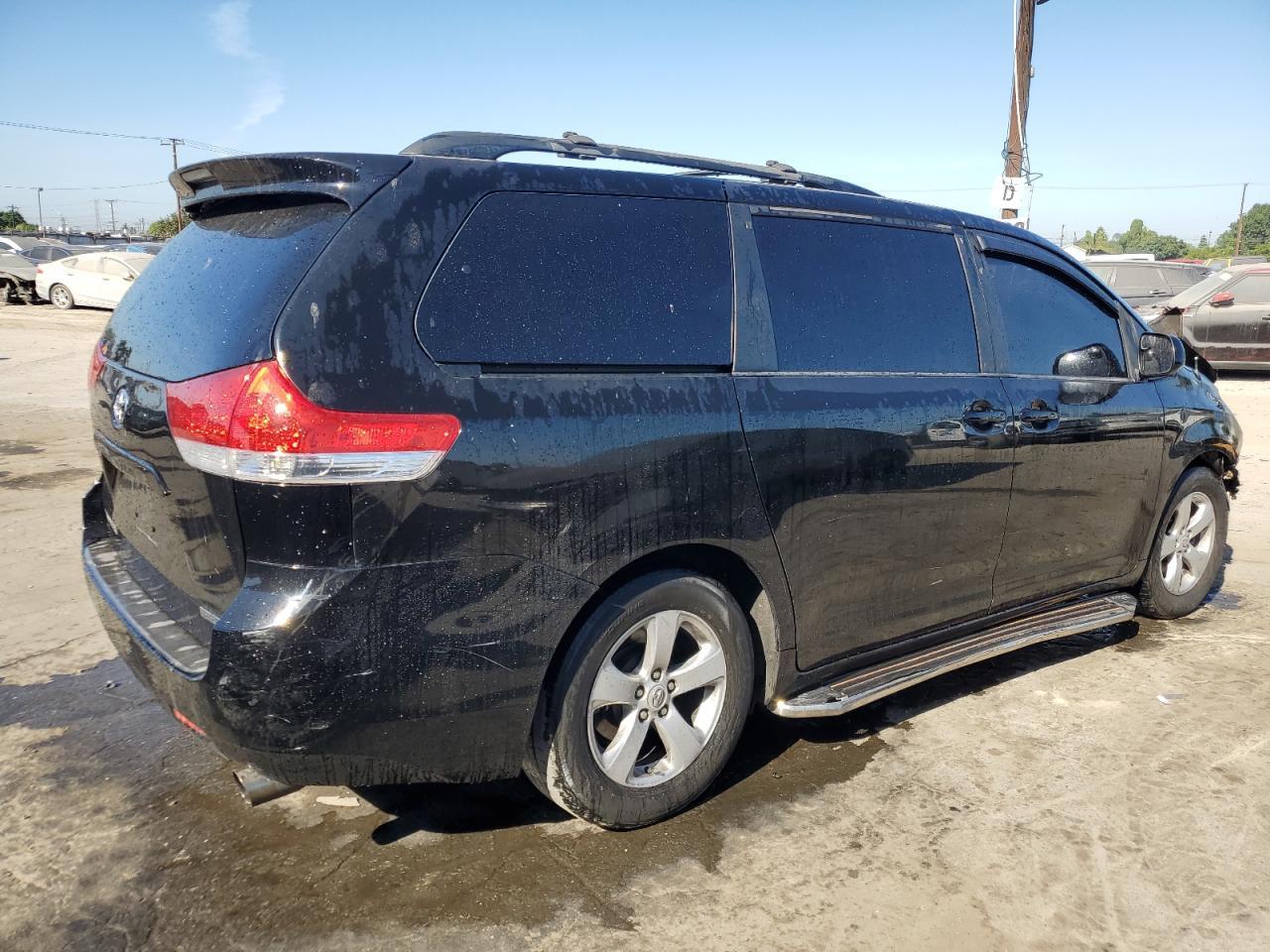 2011 Toyota Sienna Le - Image 3