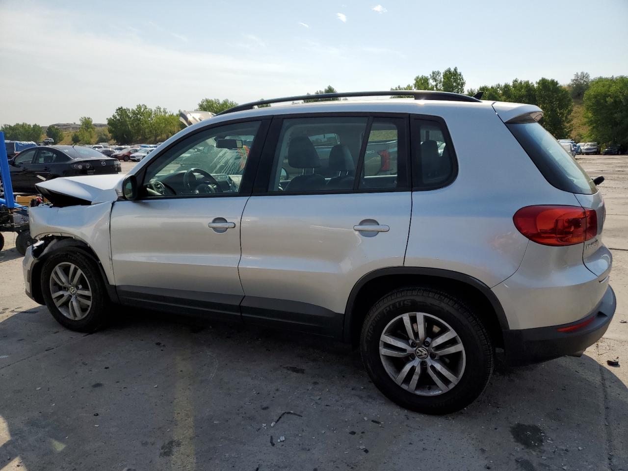 2017 Volkswagen Tiguan S - Фото 2