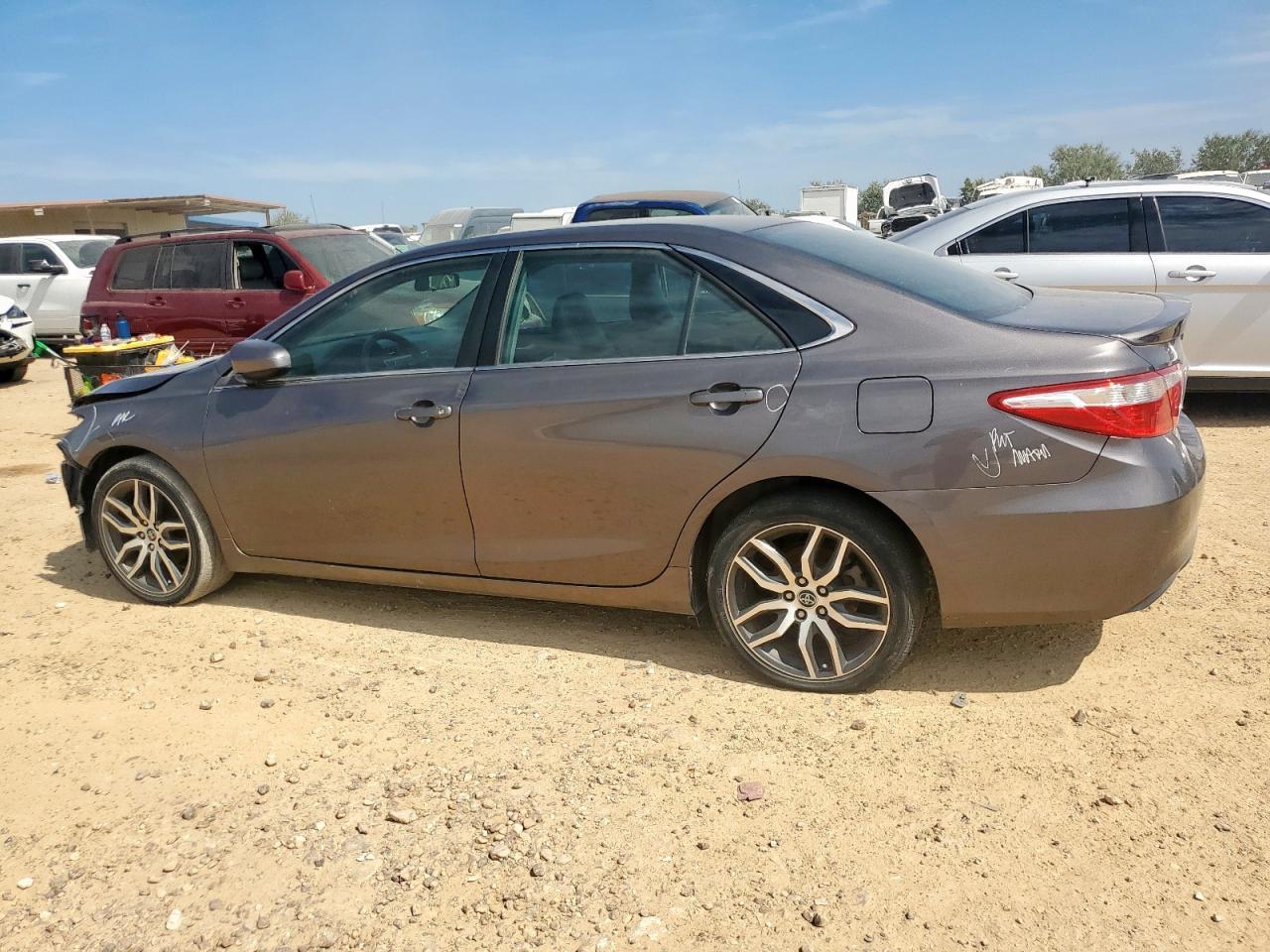 2015 Toyota Camry Le - Image 2