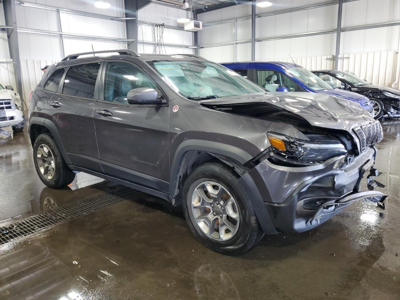 2019 Jeep Cherokee Trailhawk - Image 4