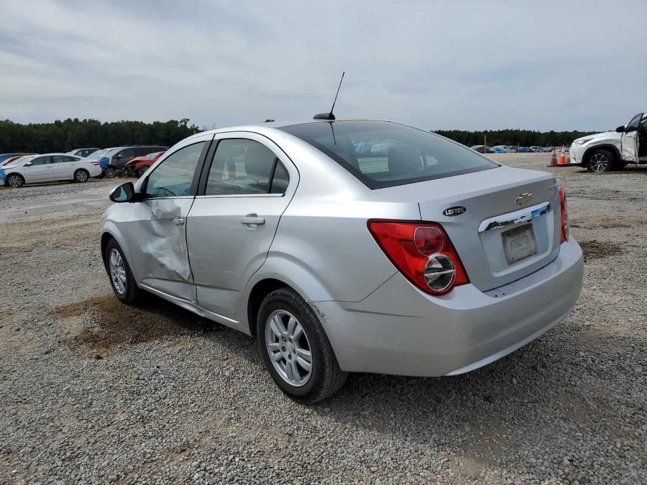 2016 Chevrolet Sonic Lt - Image 2