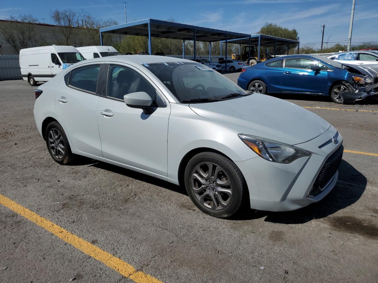 2020 Toyota Yaris L - Фото 4