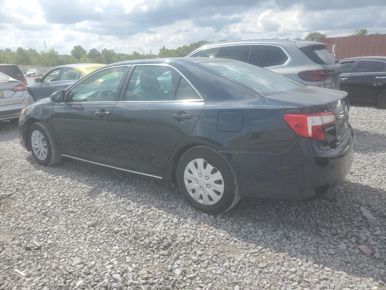 2013 Toyota Camry L - Фото 2