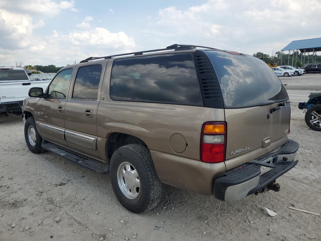 2003 GMC Yukon Xl K1500 - Фото 2