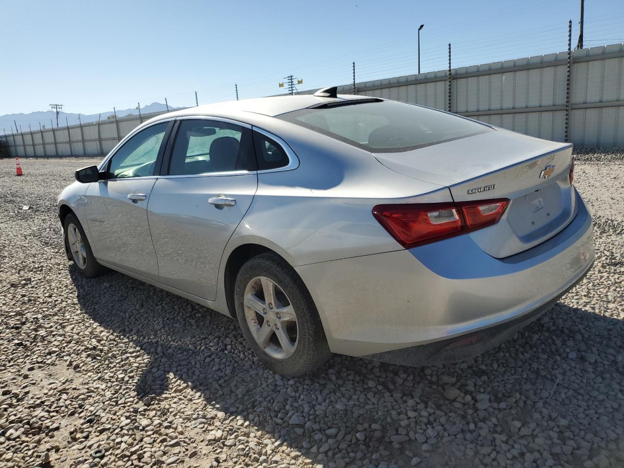 2020 Chevrolet Malibu Ls - Фото 2