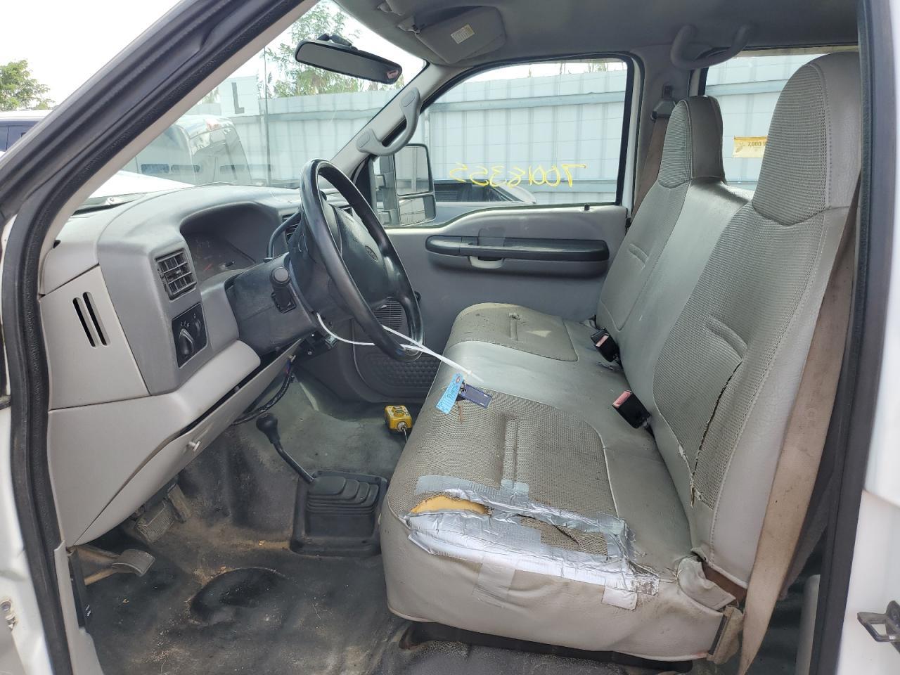 2001 Ford F350 Super Duty - Image 7