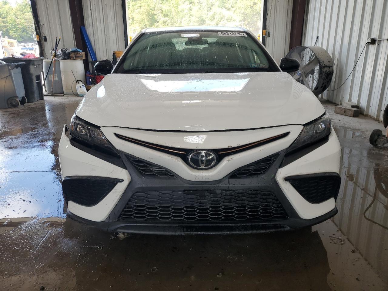 2021 Toyota Camry Se - Фото 5