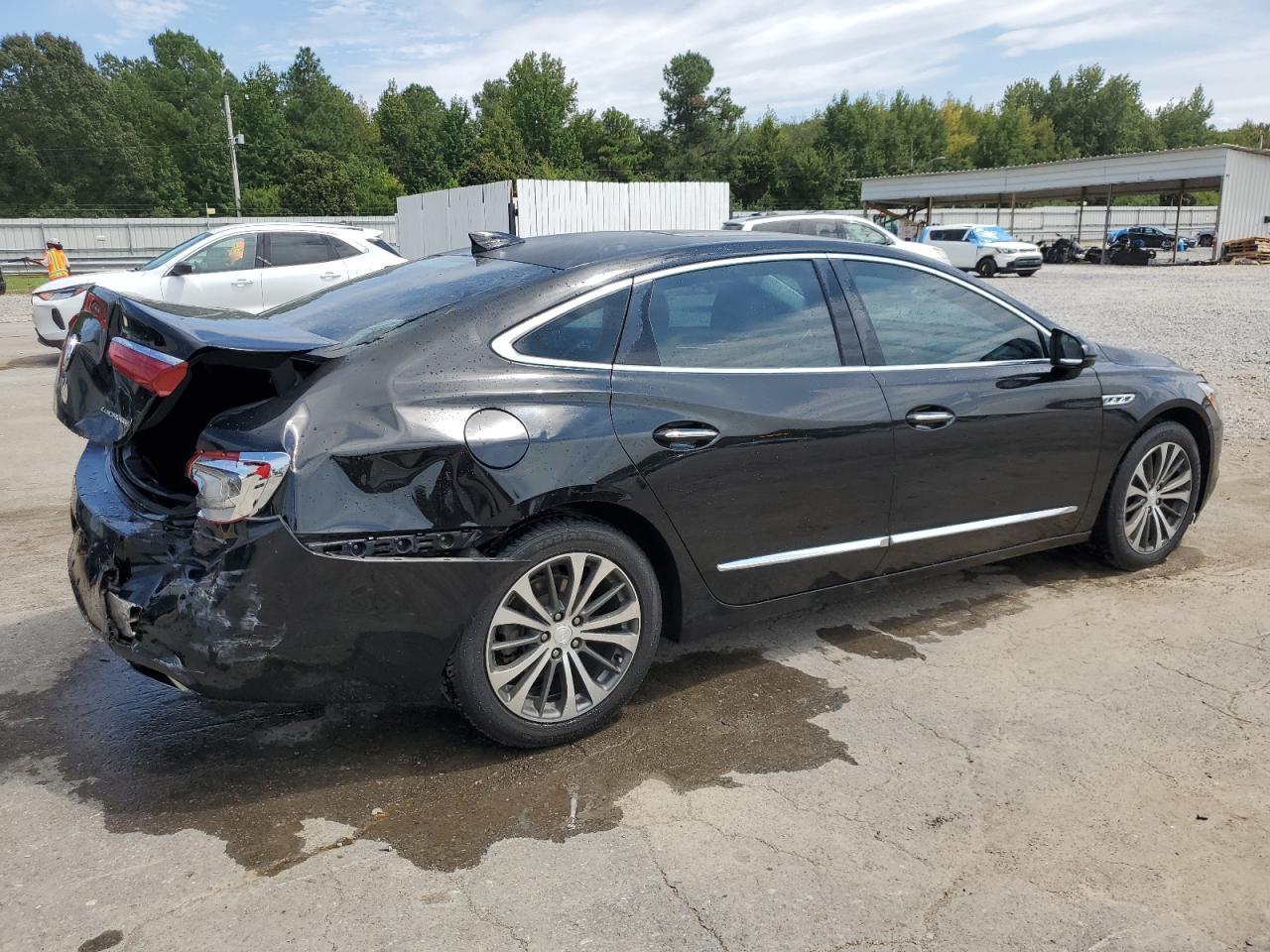 2017 Buick Lacrosse Essence - Image 3