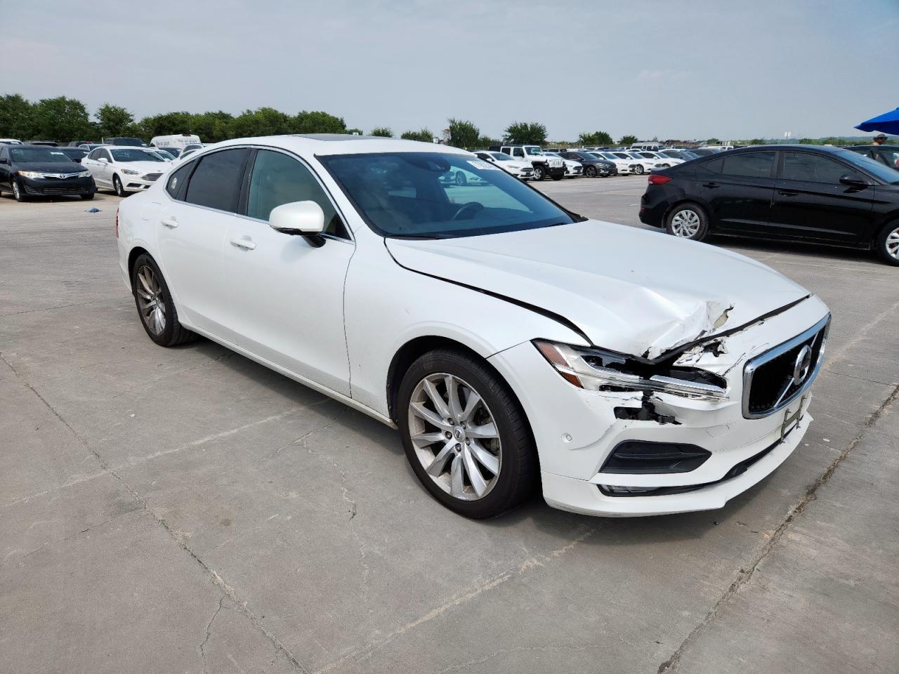 2017 Volvo S90 T6 Momentum - Фото 4
