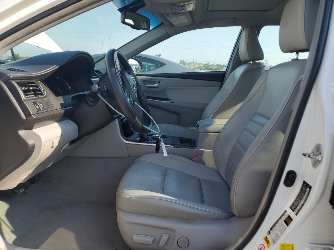 2015 Toyota Camry Hybrid - Image 7