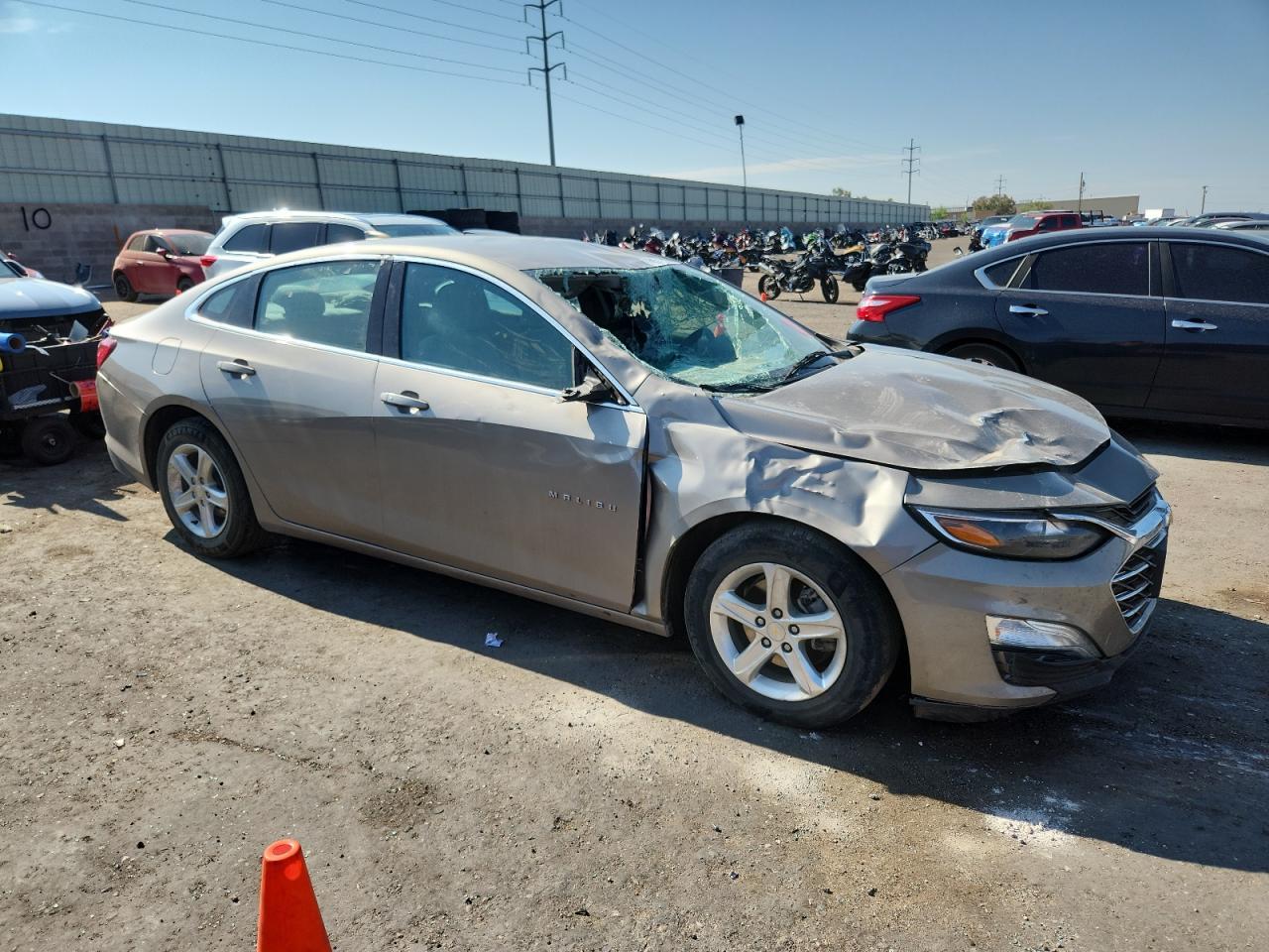 2022 Chevrolet Malibu Ls - Фото 4
