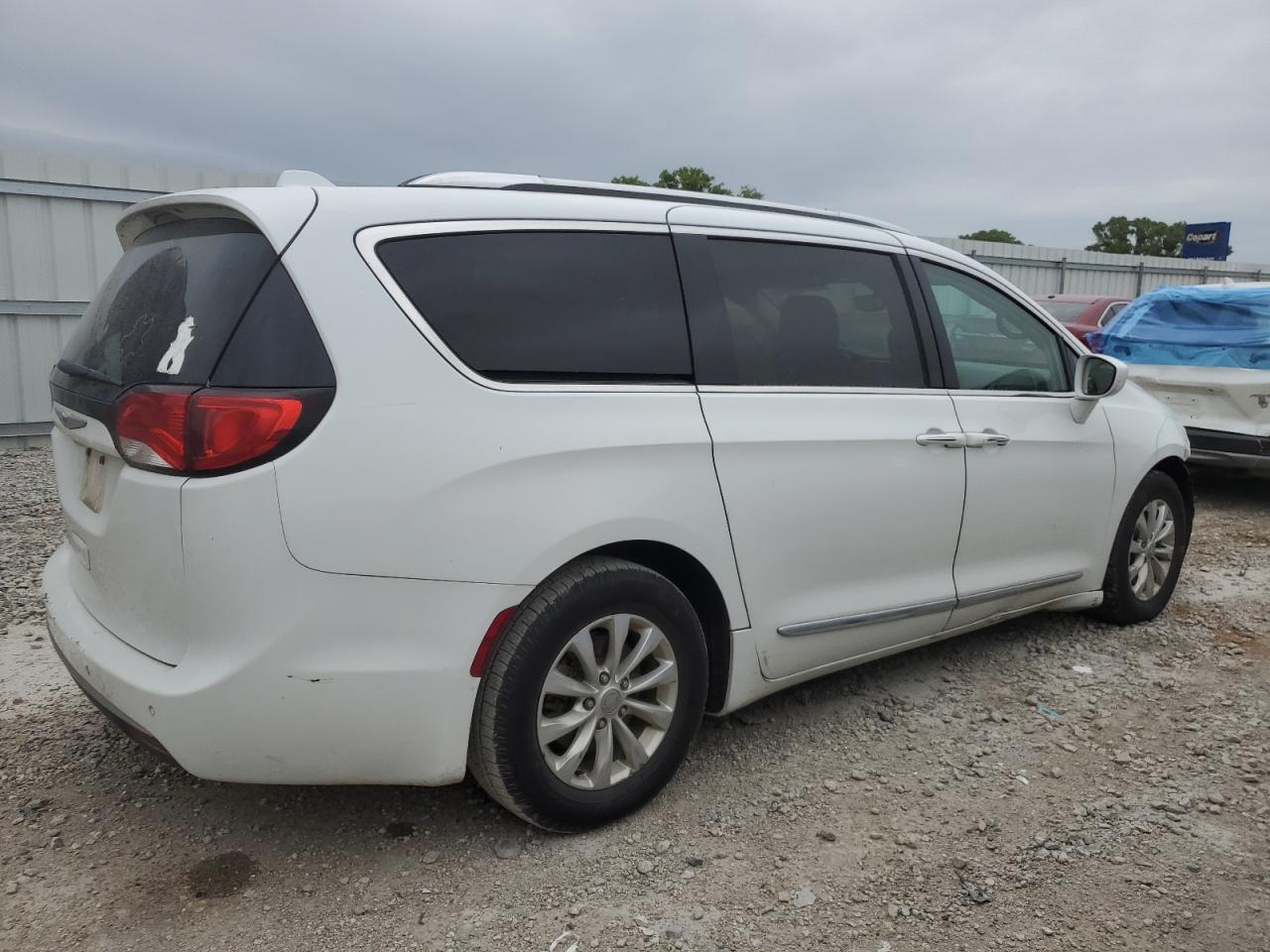 2018 Chrysler Pacifica Touring L - Фото 3