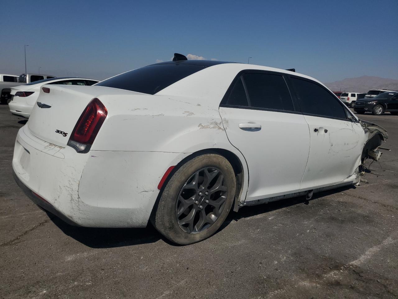 2016 Chrysler 300 S - Фото 3