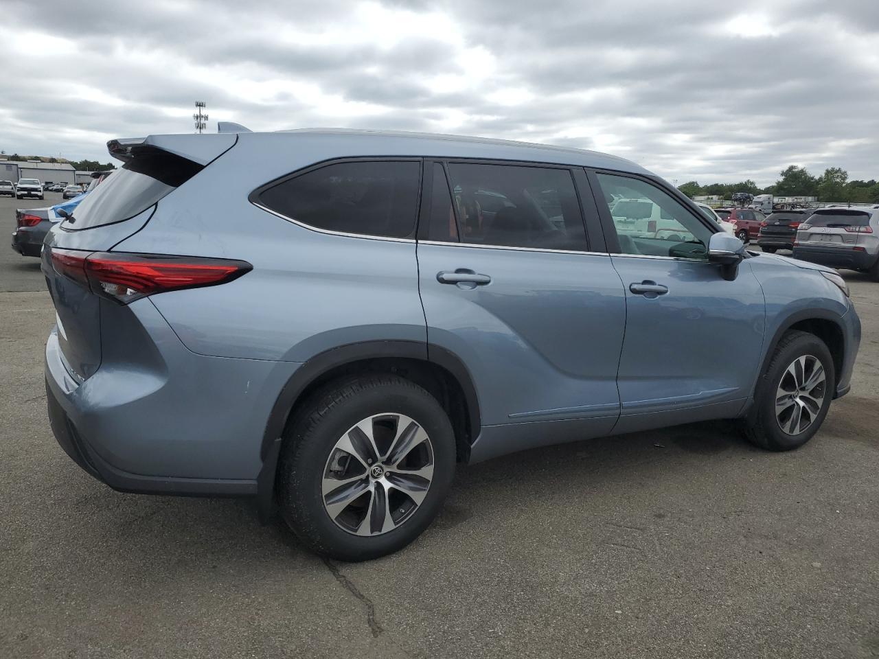 2023 Toyota Highlander L - Фото 3