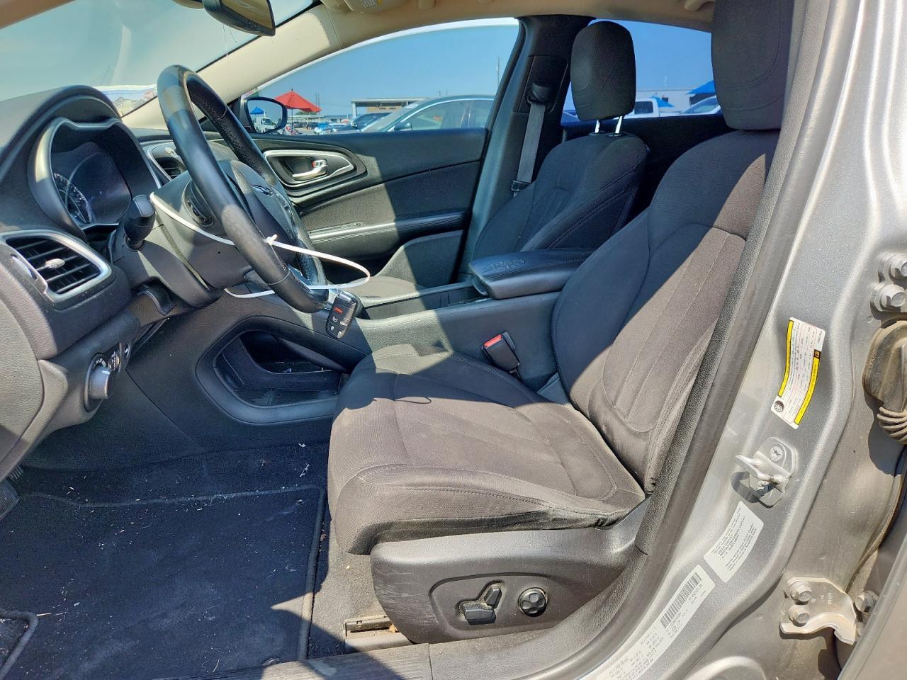 2015 Chrysler 200 Limited - Image 7