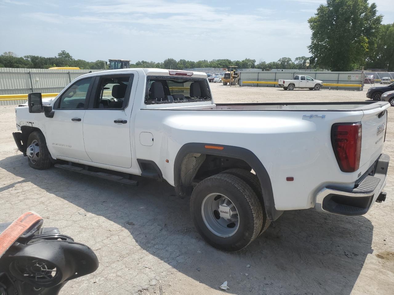 2024 GMC Sierra K3500 - Фото 2