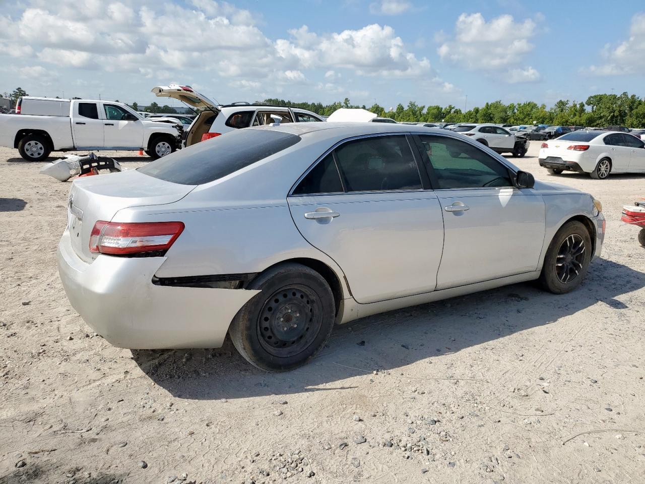 2011 Toyota Camry Base - Фото 3