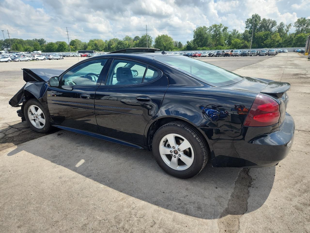 2005 Pontiac Grand Prix Gt - Image 2