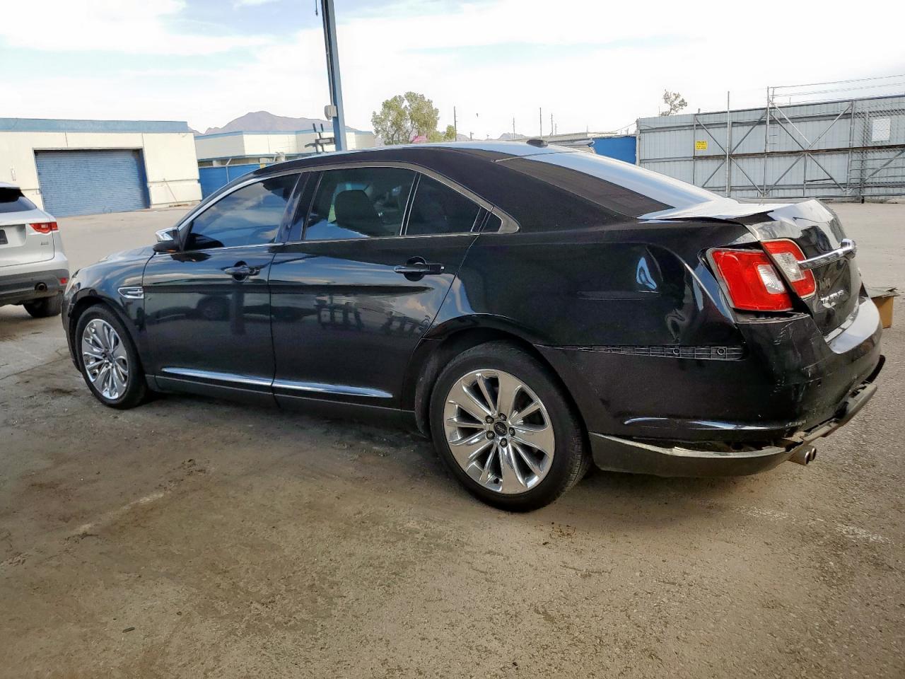 2011 Ford Taurus Limited - Фото 2