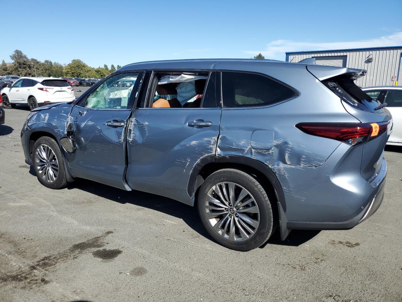 2020 Toyota Highlander Platinum - Фото 2