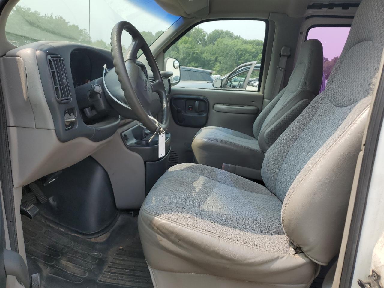 1998 GMC Savana G2500 - Image 7