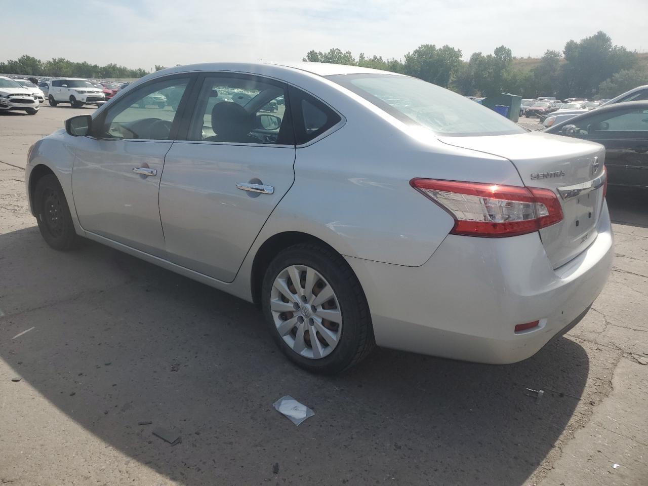 2015 Nissan Sentra S - Фото 2