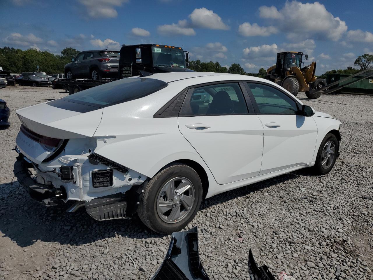 2025 Hyundai Elantra Se - Фото 3