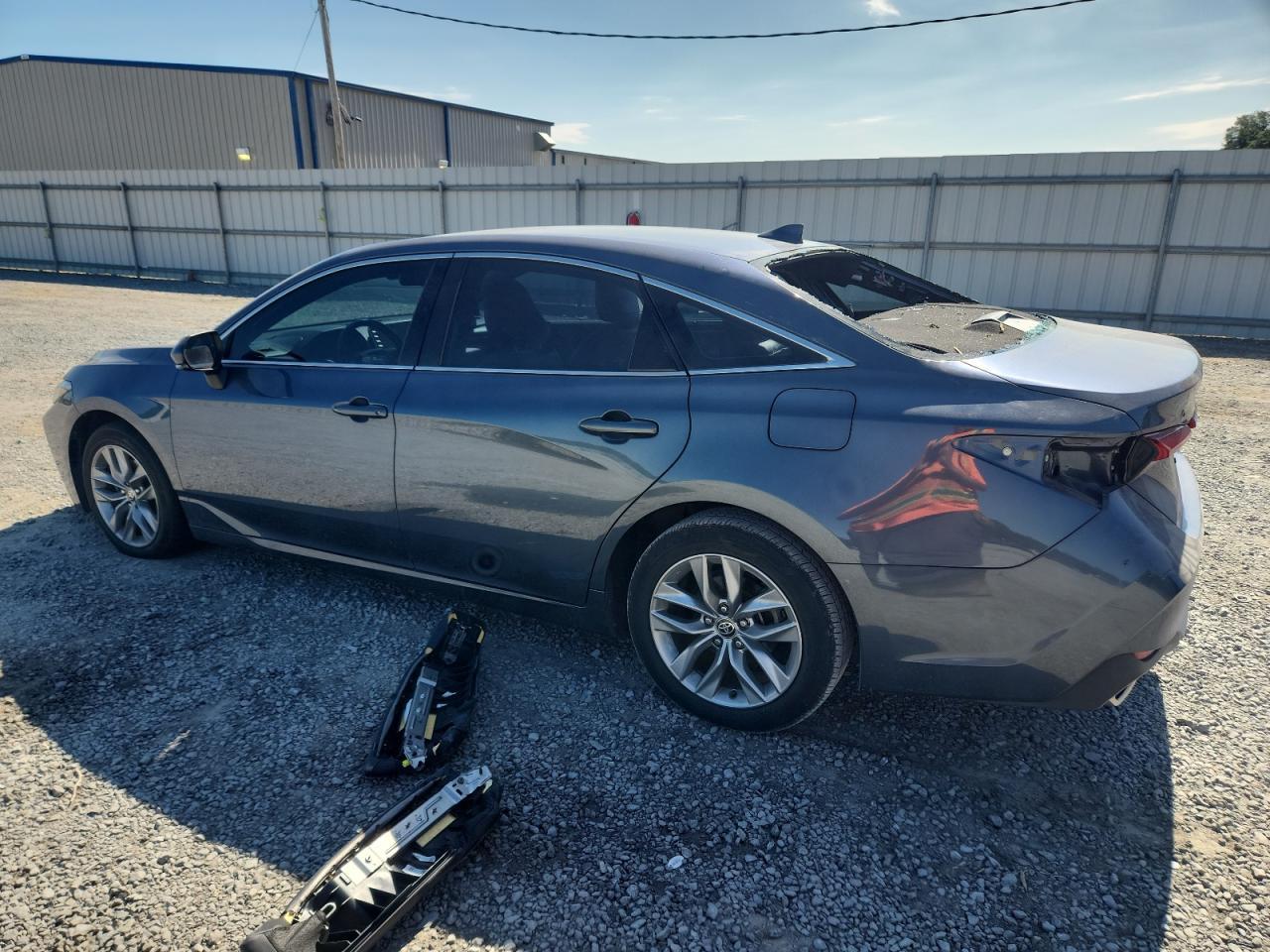 2022 Toyota Avalon Xle - Фото 2