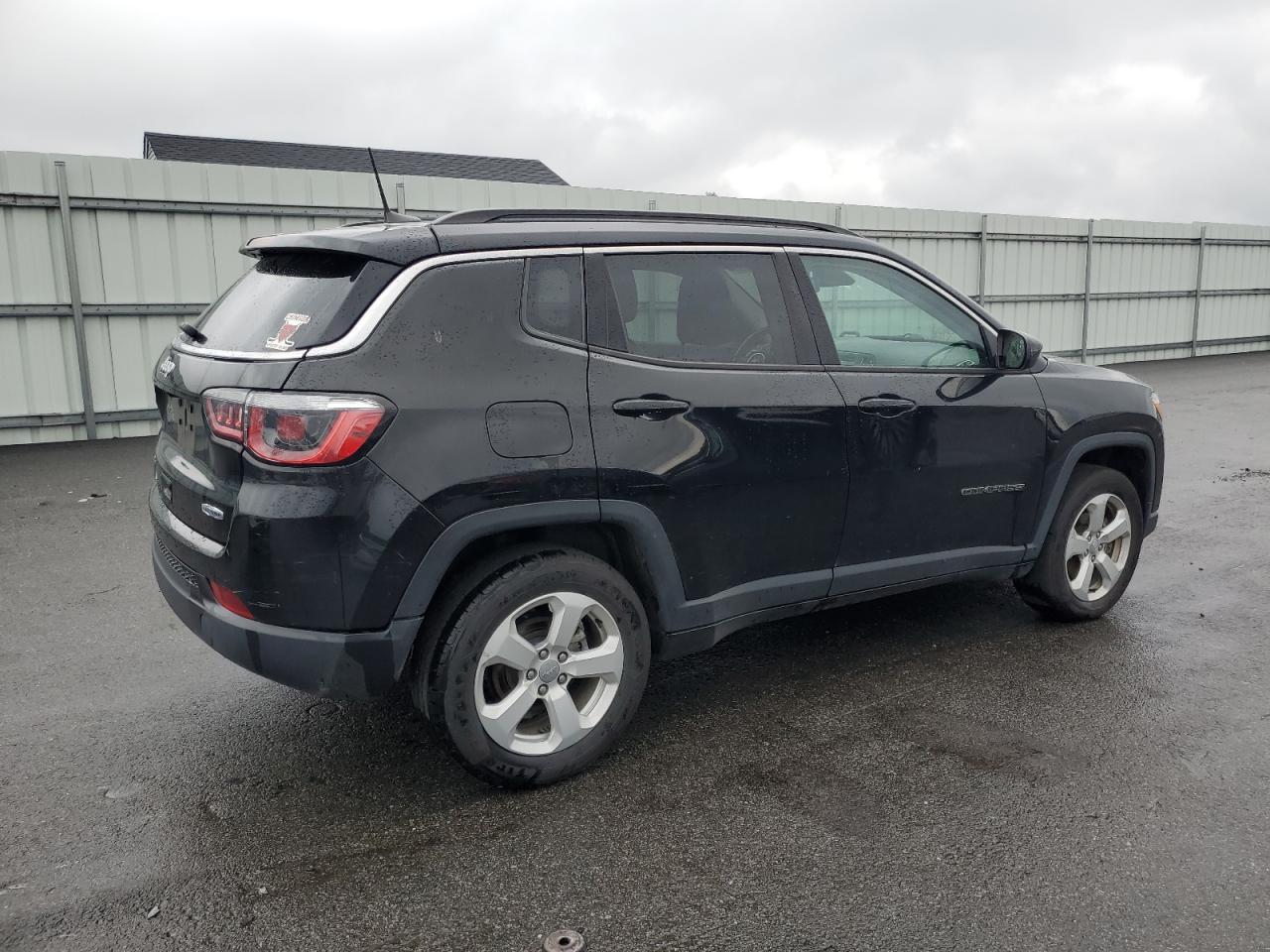 2020 Jeep Compass Latitude - Image 3