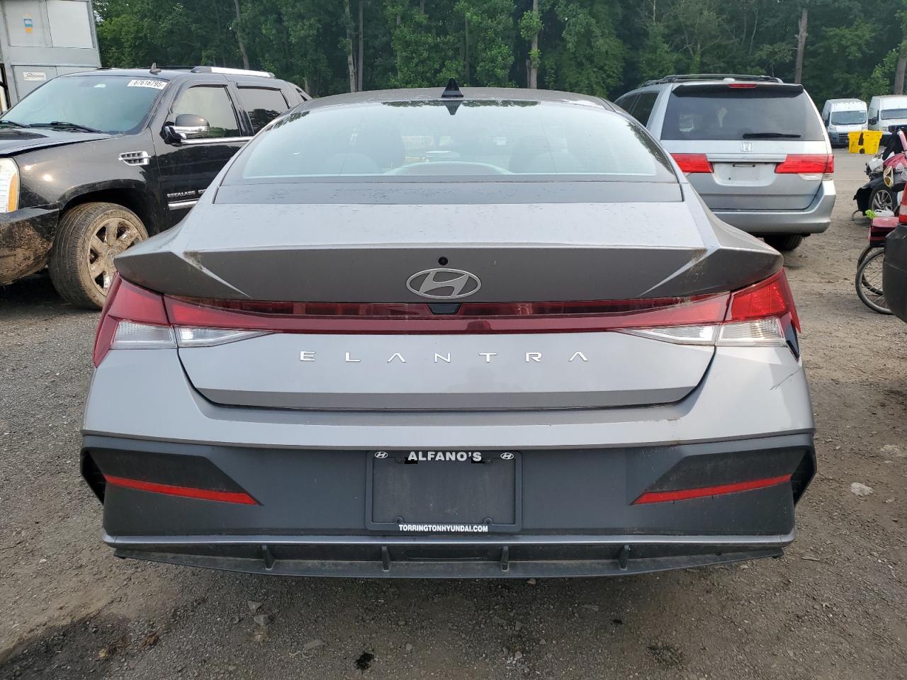2024 Hyundai Elantra Se - Image 6