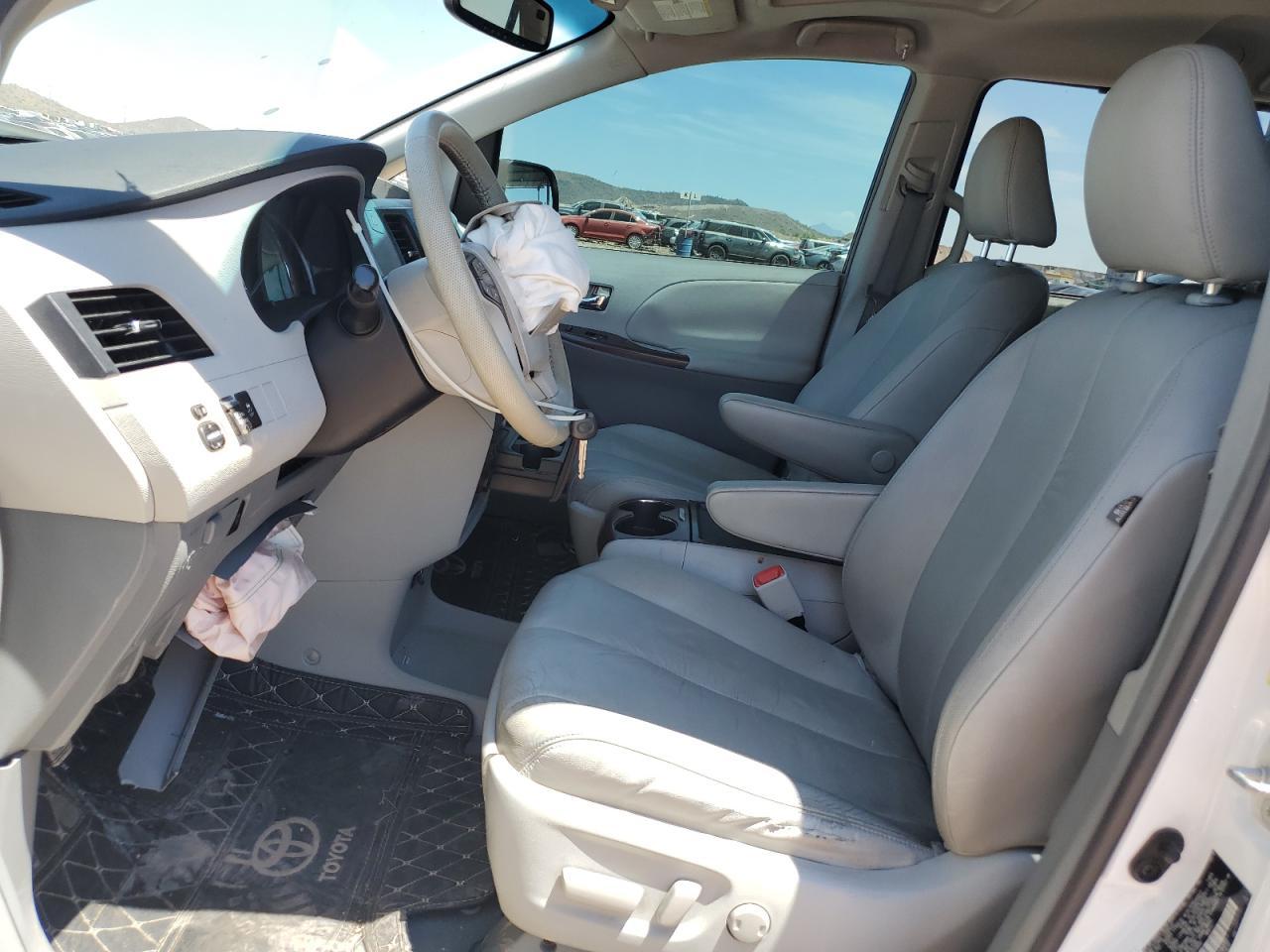 2011 Toyota Sienna Xle - Фото 7