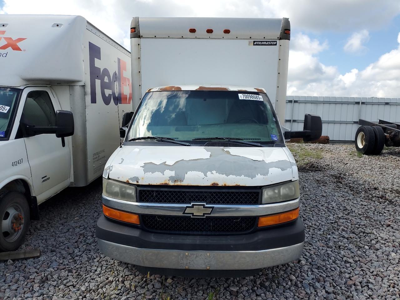 2011 Chevrolet Express G3500 - Image 5