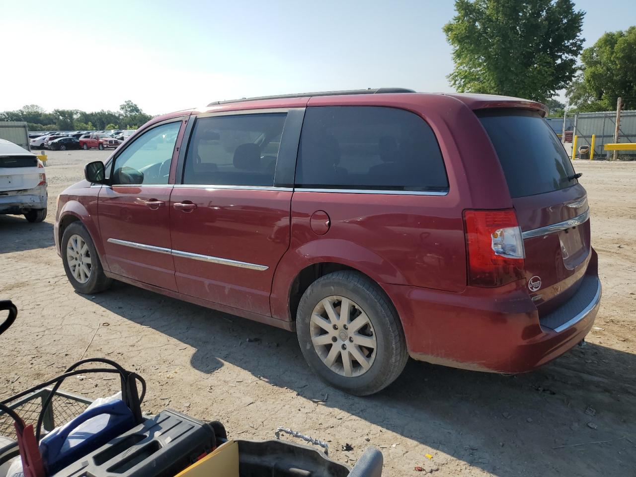 2013 Chrysler Town & Country Touring - Фото 2