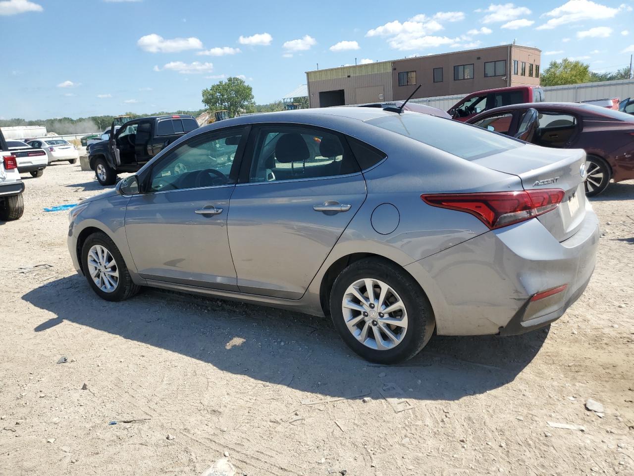 2022 Hyundai Accent Se - Фото 2
