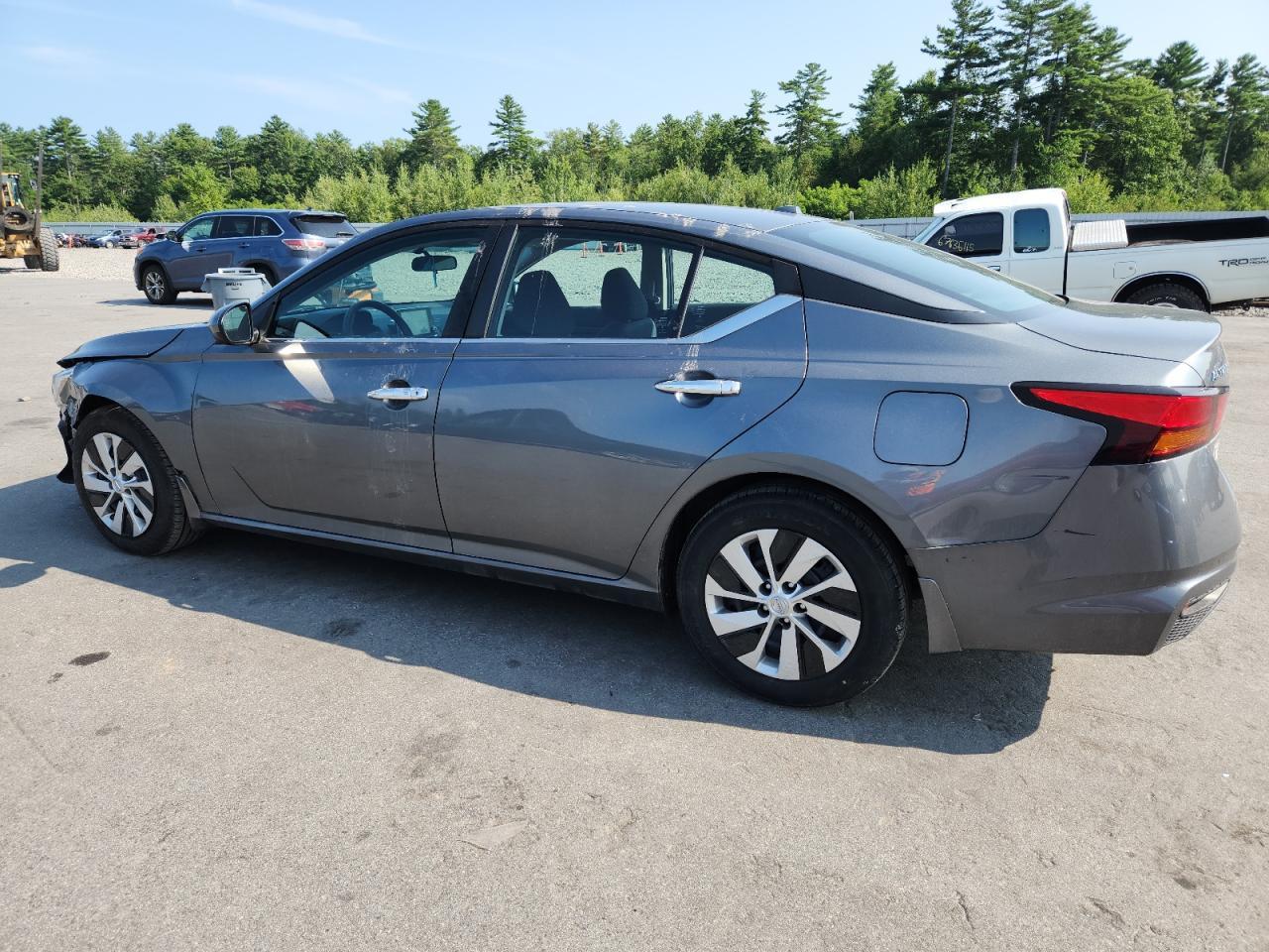2019 Nissan Altima S - Фото 2