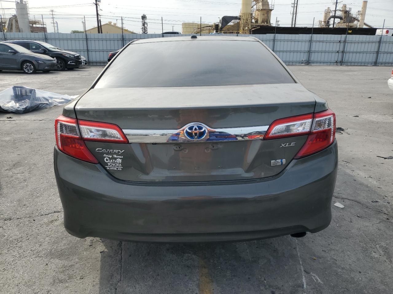 2013 Toyota Camry Hybrid - Image 6
