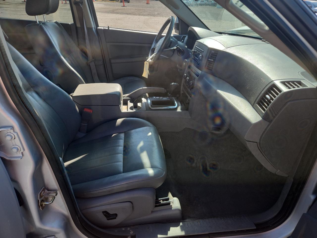 2007 Jeep Grand Cherokee Laredo - Image 7